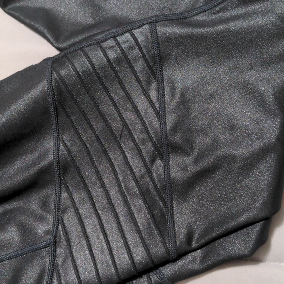 SOLD Athleta Inclination Moto Tights sz L Gleam Black Metallic Shimmer Leggings - Picture 6 of 8